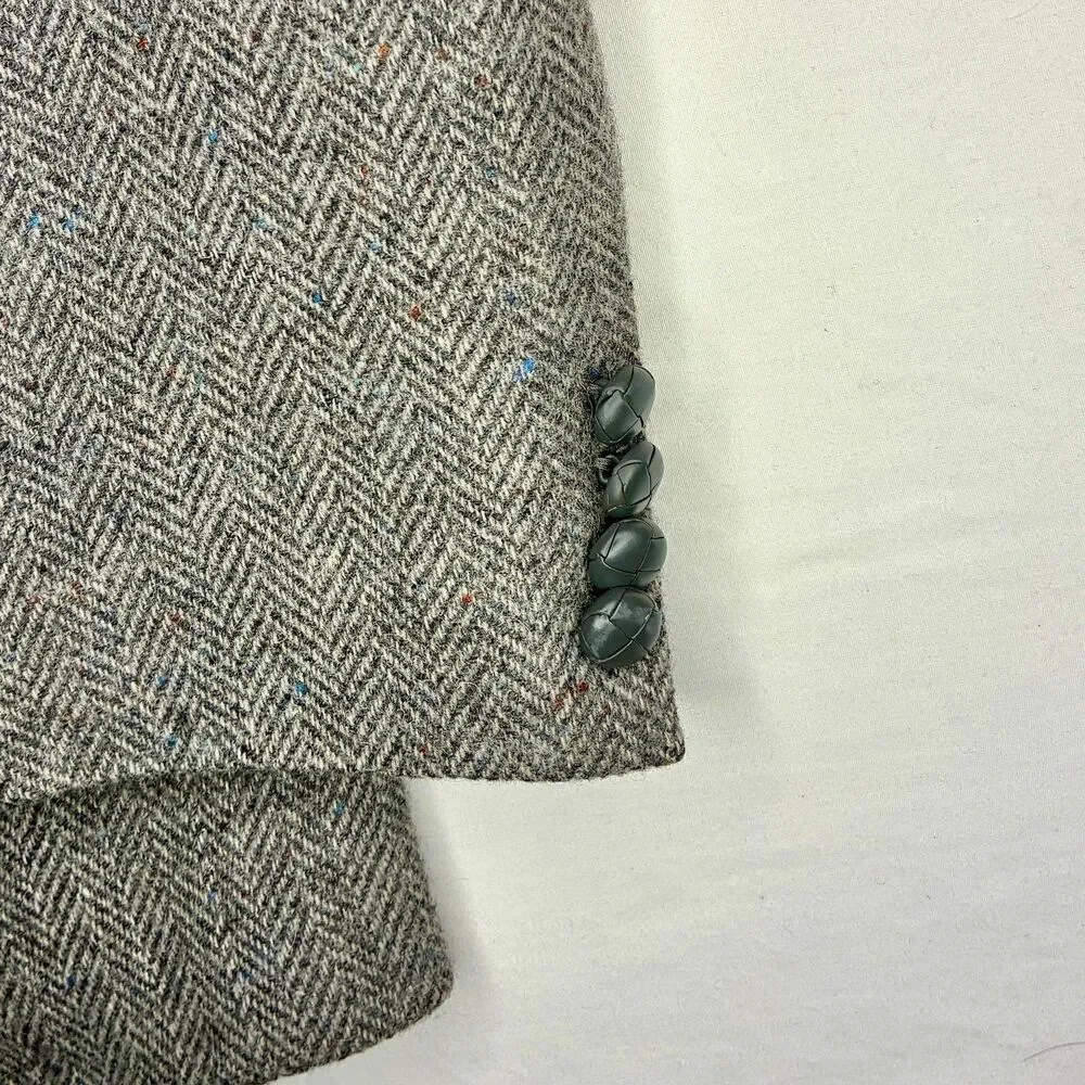 Farah Clothing Co Men's 40R Gray Herringbone Wool Sport Coat, Leather Buttons